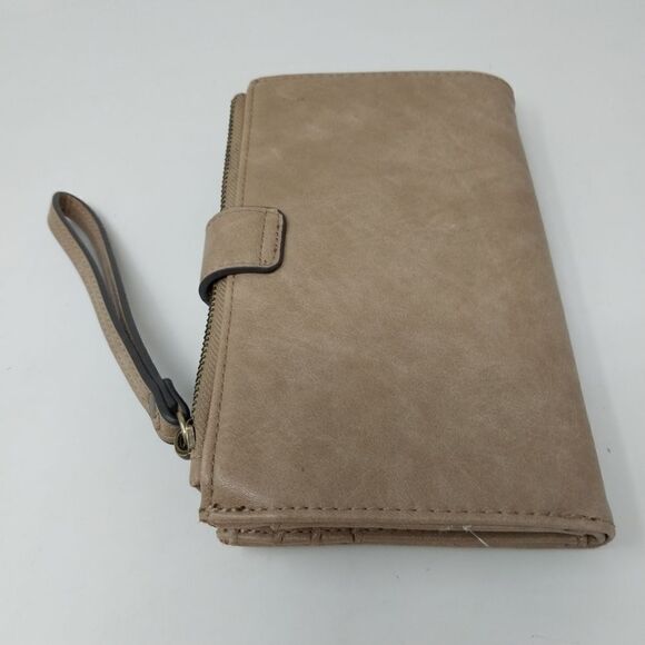 Maurice's Tan faux leather wallet. - Picture 7 of 15